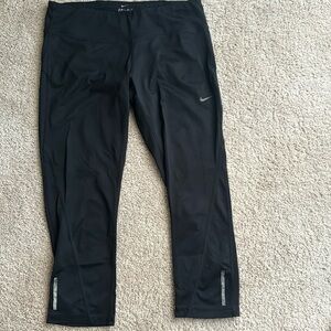 black nike leggings.